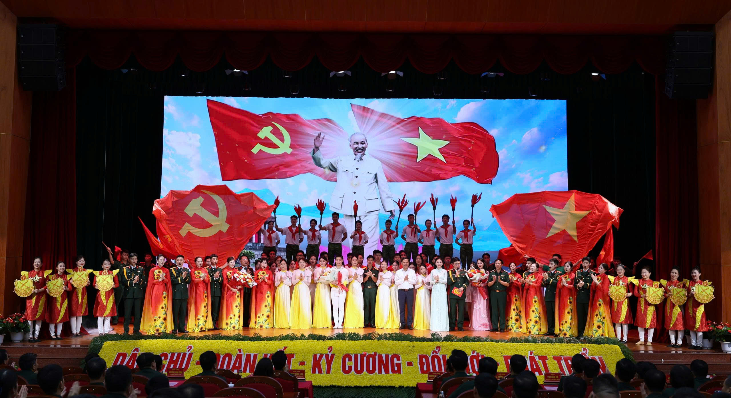 TUỔI TRẺ HỌC VIỆN HẬU CẦN VỮNG BƯỚC DƯỚI CỜ ĐẢNG