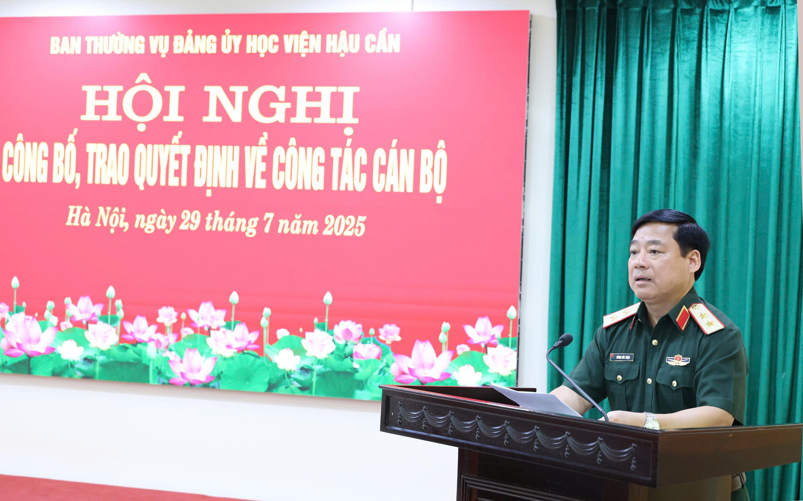 HỌC VIỆN HẬU CẦN TỔ CHỨC HỘI NGHỊ CÔNG BỐ,  TRAO QUYẾT ĐỊNH CÔNG TÁC CÁN BỘ