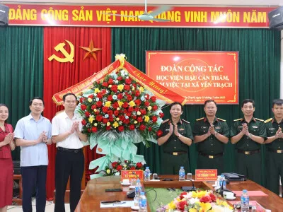 HỌC VIỆN HẬU CẦN TỔ CHỨC HỌC TẬP TRUYỀN THỐNG, TRI ÂN CÁC ANH HÙNG LIỆT SĨ