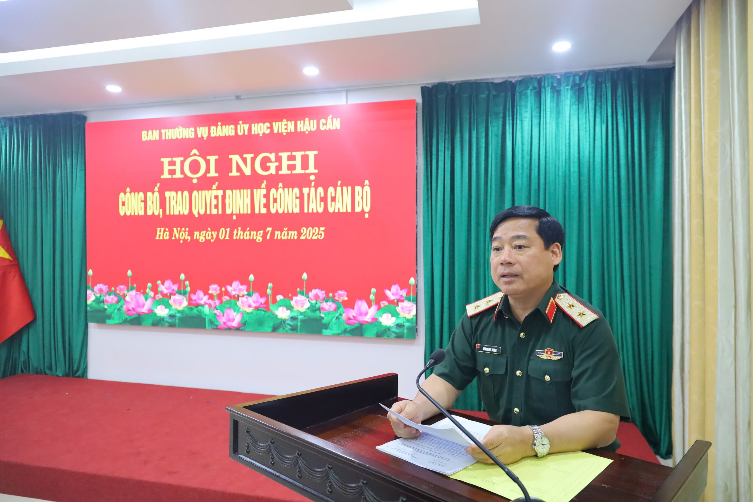 HỌC VIỆN HẬU CẦN TỔ CHỨC HỘI NGHỊ  CÔNG BỐ, TRAO QUYẾT ĐỊNH CÔNG TÁC CÁN BỘ