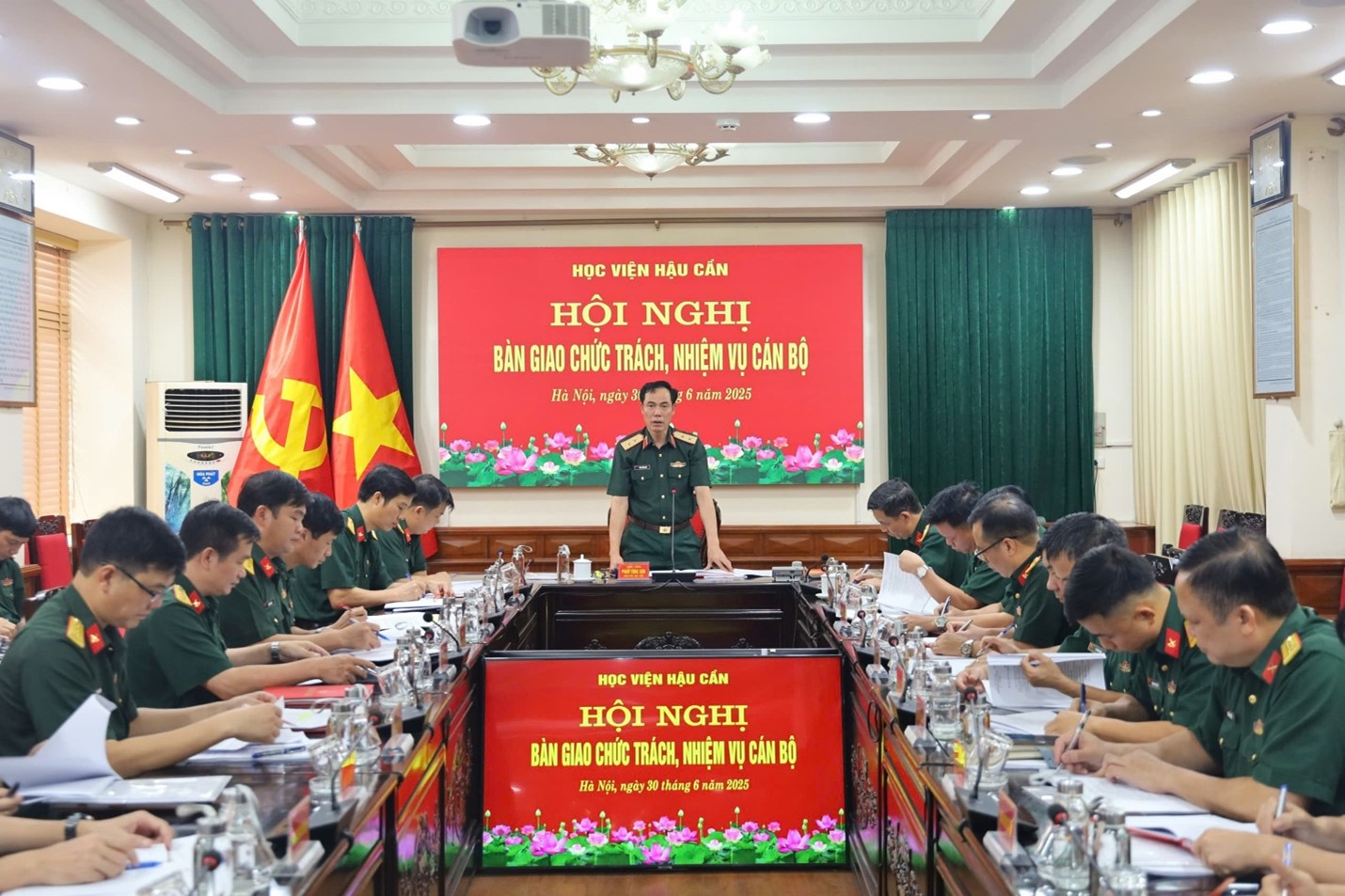 HỌC VIỆN HẬU CẦN TỔ CHỨC HỘI NGHỊ BÀN GIAO CHỨC TRÁCH, NHIỆM VỤ TRƯỞNG PHÒNG KHOA HỌC QUÂN SỰ