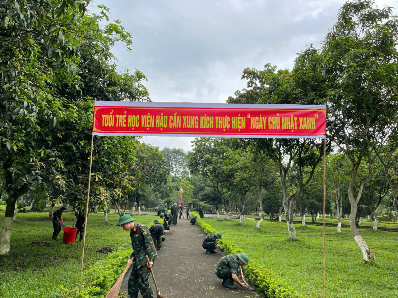 TUỔI TRẺ HỌC VIỆN HẬU CẦN XUNG KÍCH RA QUÂN HƯỞNG ỨNG NGÀY CHỦ NHẬT XANH