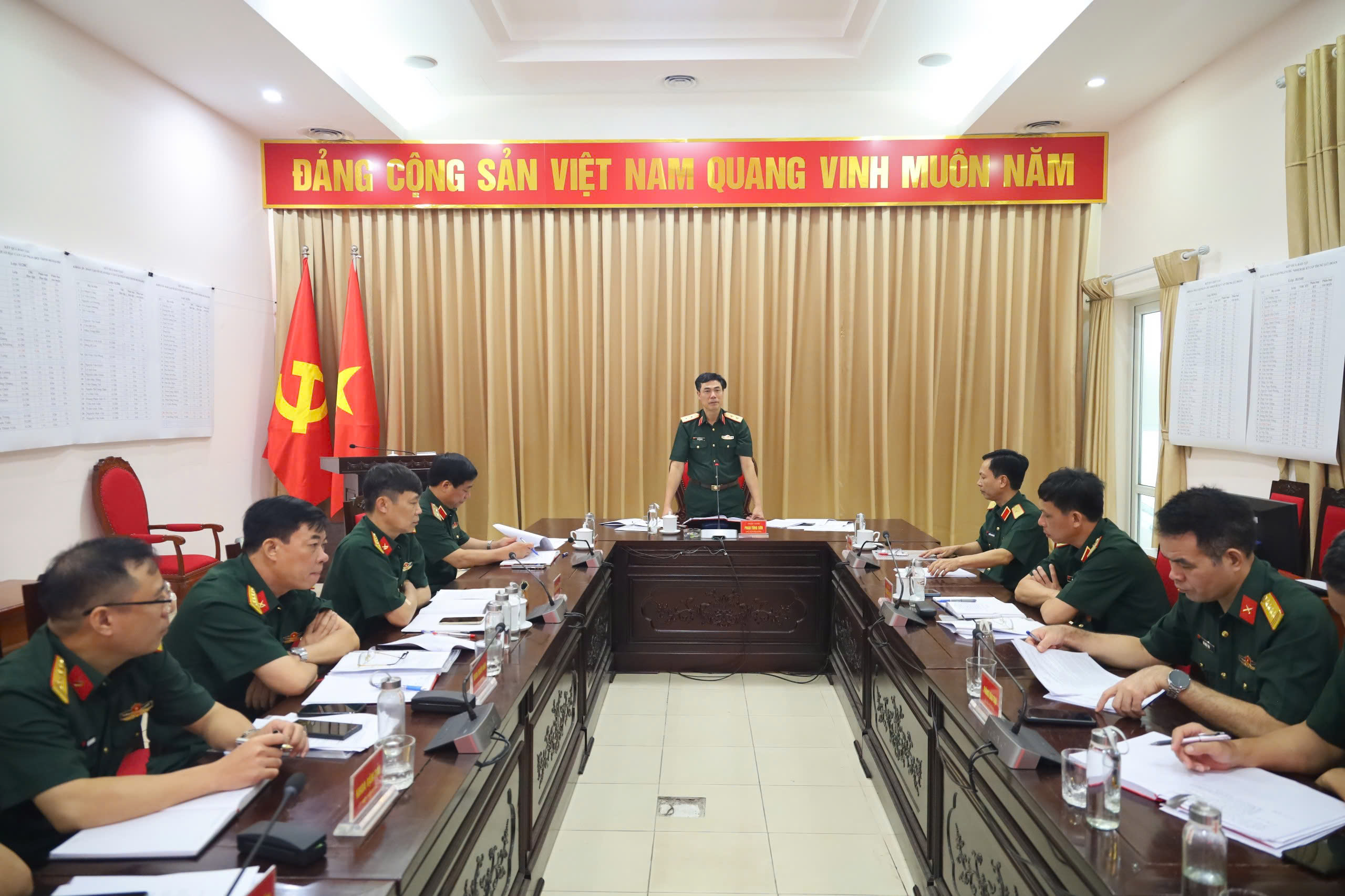 HỌC VIỆN HẬU CẦN TỔ CHỨC XÉT CÔNG NHẬN TỐT NGHIỆP CHO HỌC VIÊN KHÓA 54 - ĐÀO TẠO NGẮN CHỦ NHIỆM HẬU CẦN - KỸ THUẬT TRUNG, LỮ ĐOÀN