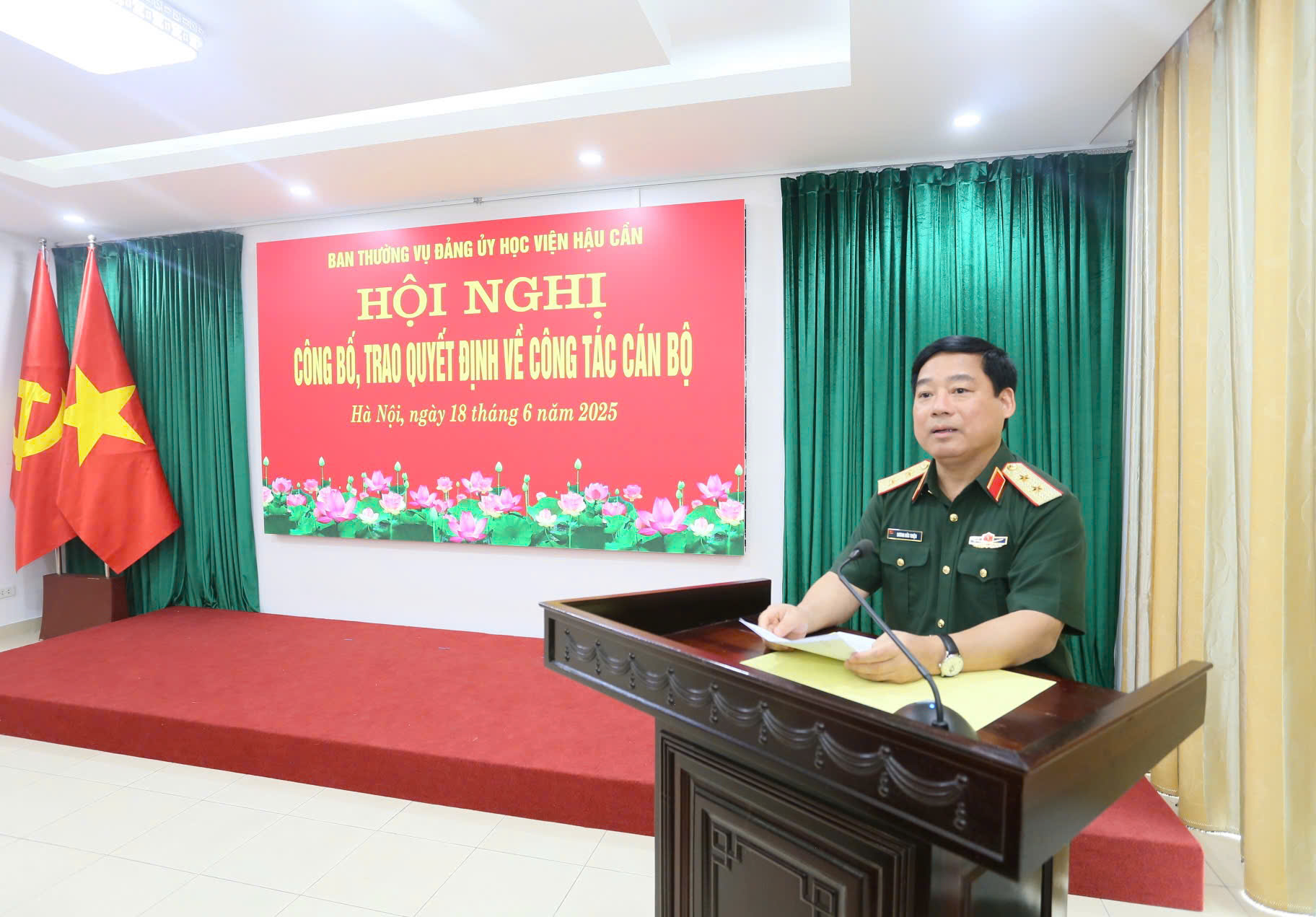 HỌC VIỆN HẬU CẦN TỔ CHỨC HỘI NGHỊ CÔNG BỐ, TRAO QUYẾT ĐỊNH VỀ CÔNG TÁC CÁN BỘ