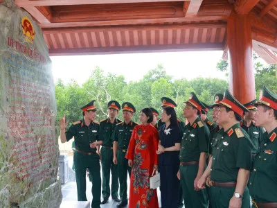 HỌC VIỆN HẬU CẦN HƯỚNG VỀ NGUỒN CỘI