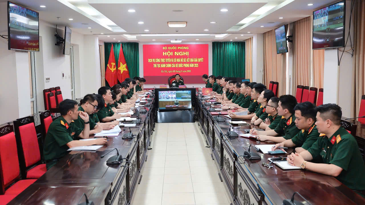 TÍCH CỰC THỰC HIỆN DỊCH VỤ CÔNG TRỰC TUYẾN VÀ SỐ HÓA HỒ SƠ, KẾT QUẢ GIẢI QUYẾT THỦ TỤC HÀNH CHÍNH TRONG BỘ QUỐC PHÒNG NĂM 2025