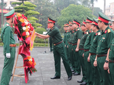 HỌC VIỆN HẬU CẦN: TỔ CHỨC DÂNG HƯƠNG TƯỞNG NIỆM ANH LINH CHỦ TỊCH HỒ CHÍ MINH VÀ CÁC ANH HÙNG LIỆT SĨ