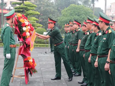 HỌC VIỆN HẬU CẦN: TỔ CHỨC DÂNG HƯƠNG TƯỞNG NIỆM ANH LINH CHỦ TỊCH HỒ CHÍ MINH VÀ CÁC ANH HÙNG LIỆT SĨ