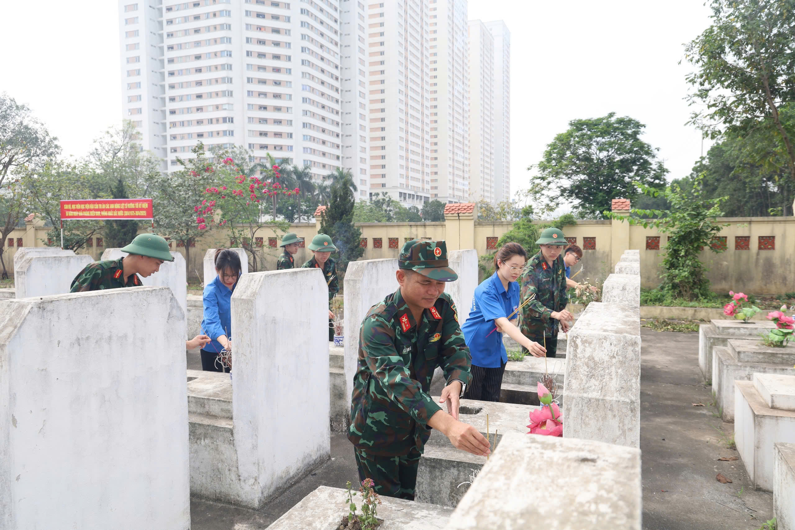 HỌC VIỆN HẬU CẦN: NHIỀU HOẠT ĐỘNG THIẾT THỰC HƯỚNG TỚI CHÀO MỪNG KỶ NIỆM 50 NĂM NGÀY GIẢI PHÓNG MIỀN NAM, THỐNG NHẤT ĐẤT NƯỚC