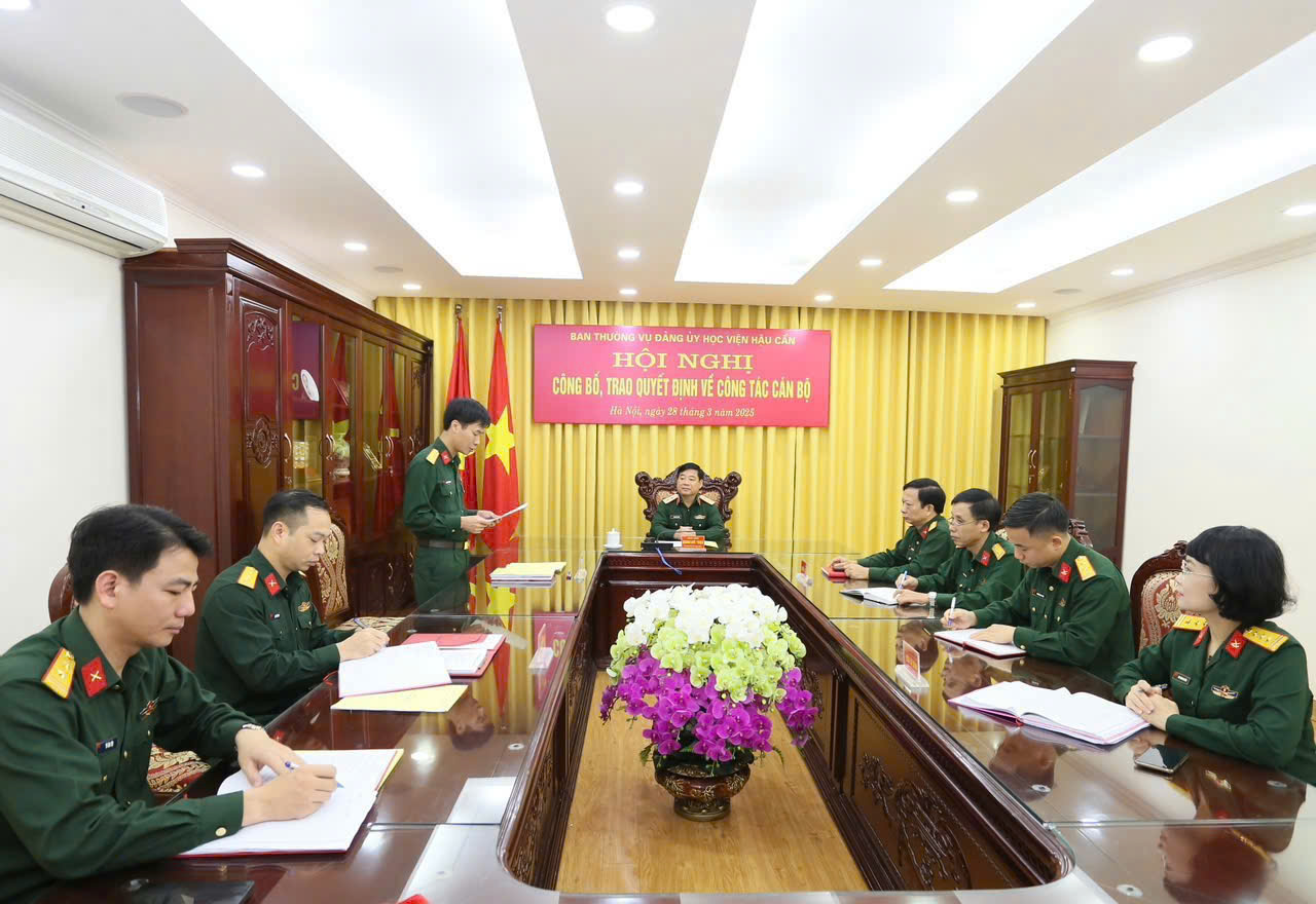 HỌC VIỆN HẬU CẦN TỔ CHỨC HỘI NGHỊ CÔNG BỐ, TRAO QUYẾT ĐỊNH VỀ CÔNG TÁC CÁN BỘ