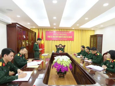 HỌC VIỆN HẬU CẦN TỔ CHỨC HỘI NGHỊ CÔNG BỐ, TRAO QUYẾT ĐỊNH VỀ CÔNG TÁC CÁN BỘ