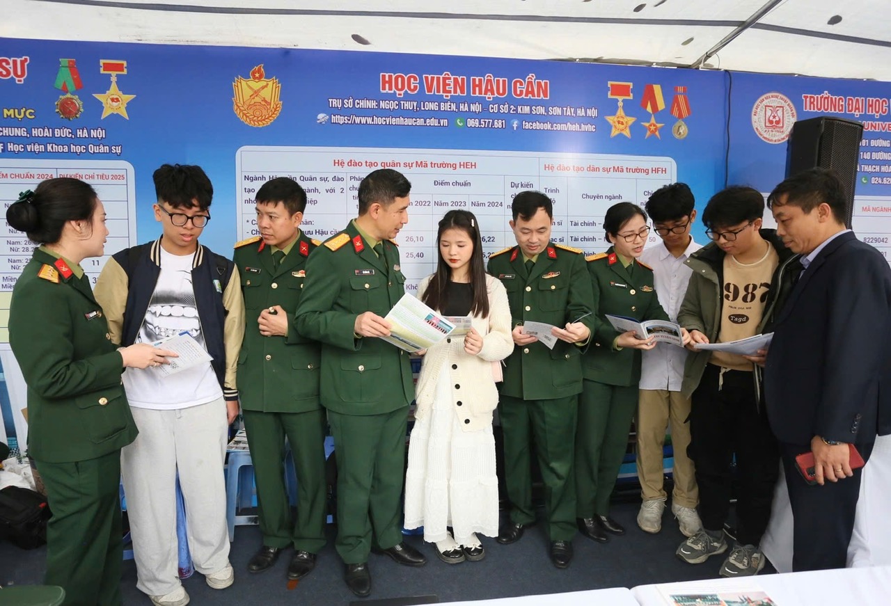 HỌC VIỆN HẬU CẦN THAM GIA TUYÊN TRUYỀN, HƯỚNG NGHIỆP TUYỂN SINH QUÂN SỰ TẠI ĐẠI HỌC BÁCH KHOA HÀ NỘI