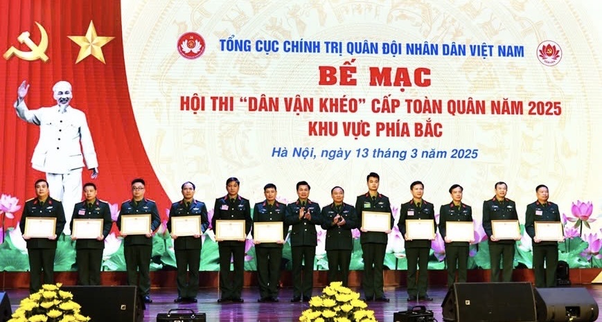 ĐỘI TUYỂN HỌC VIỆN HẬU CẦN ĐẠT GIẢI A HỘI THI “DÂN VẬN KHÉO” CẤP TOÀN QUÂN NĂM 2025 KHU VỰC PHÍA BẮC