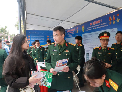 HỌC VIỆN HẬU CẦN THAM GIA NGÀY HỘI TƯ VẤN TUYỂN SINH, HƯỚNG NGHIỆP NĂM 2025