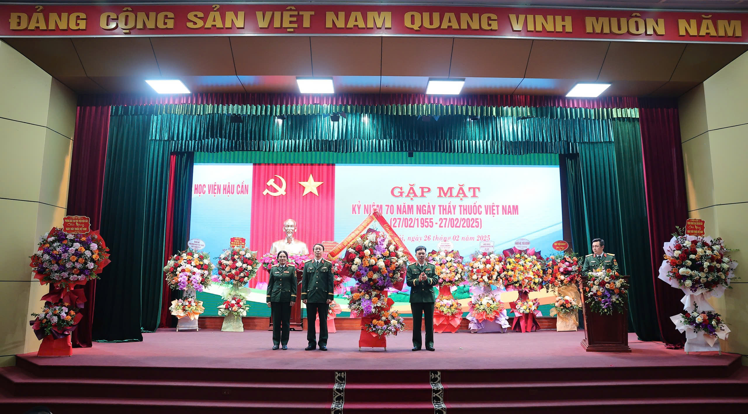 TỰ HÀO 70 NĂM NGƯỜI CHIẾN SĨ ÁO TRẮNG