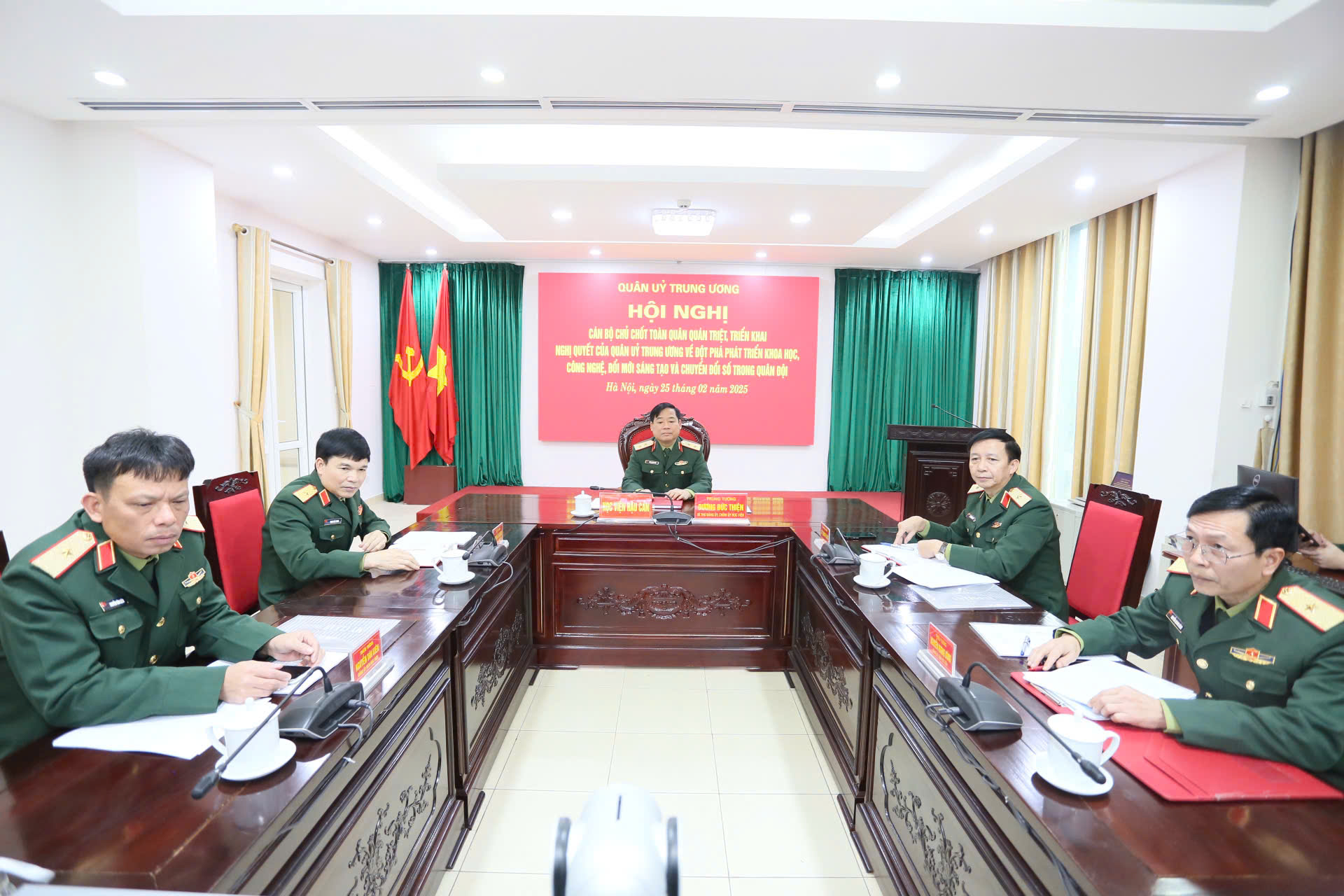 QUYẾT LIỆT PHÁT TRIỂN KHOA HỌC, CÔNG NGHỆ VÀ CHUYỂN ĐỔI SỐ TRONG QUÂN ĐỘI