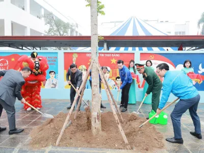 TUỔI TRẺ HỌC VIỆN HẬU CẦN PHỐI HỢP VỚI TUỔI TRẺ QUẬN ĐOÀN LONG BIÊN TRIỂN KHAI NHIỀU HOẠT ĐỘNG THIẾT THỰC