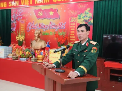 ẤM TÌNH ĐỒNG CHÍ GIỮA ĐÊM GIAO THỪA