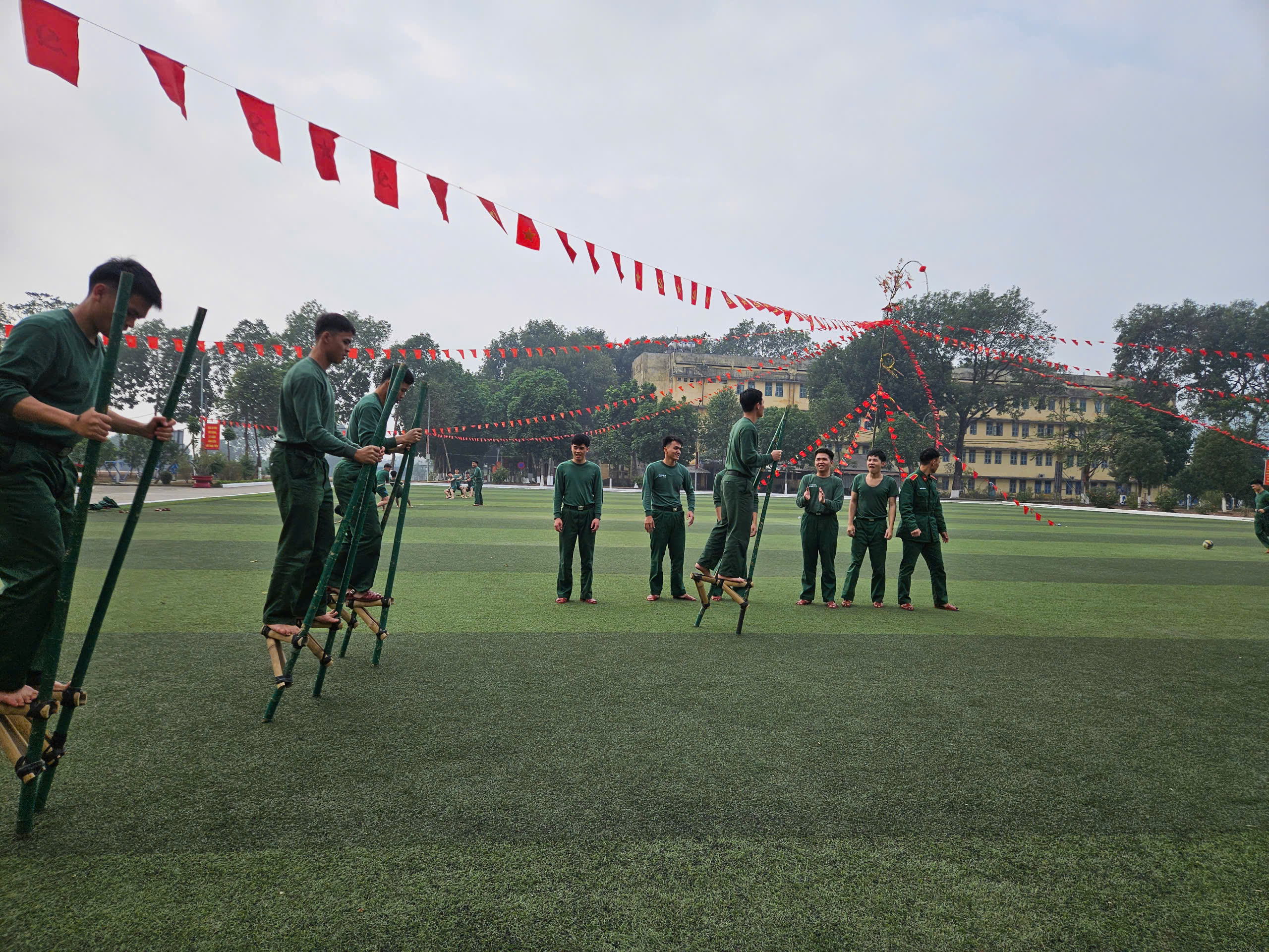 RỘN RÃ NHIỀU HOẠT ĐỘNG VUI XUÂN, ĐÓN TẾT Ở HỌC VIỆN HẬU CẦN