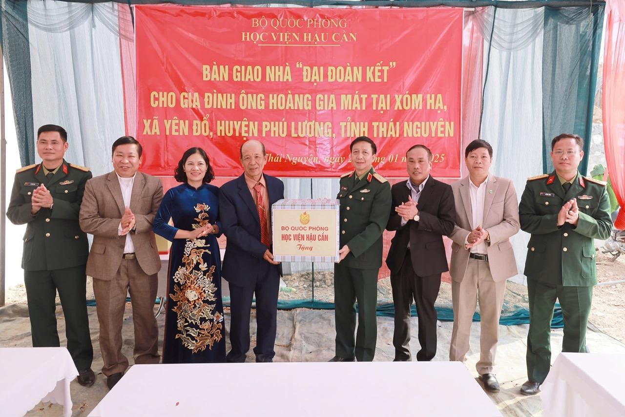 HỌC VIỆN HẬU CẦN – THÊM ẤM ÁP NGHĨA TÌNH QUÂN DÂN TRƯỚC THỀM XUÂN MỚI