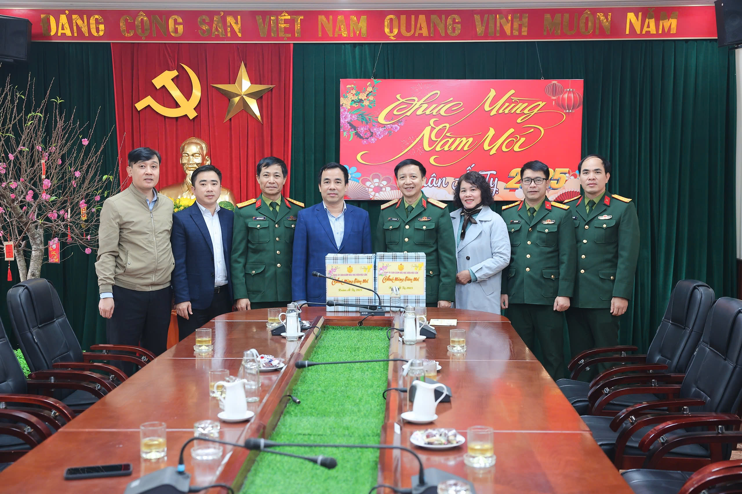 ĐẰM THẮM NGHĨA TÌNH QUÂN DÂN DỊP TẾT ĐẾN, XUÂN VỀ