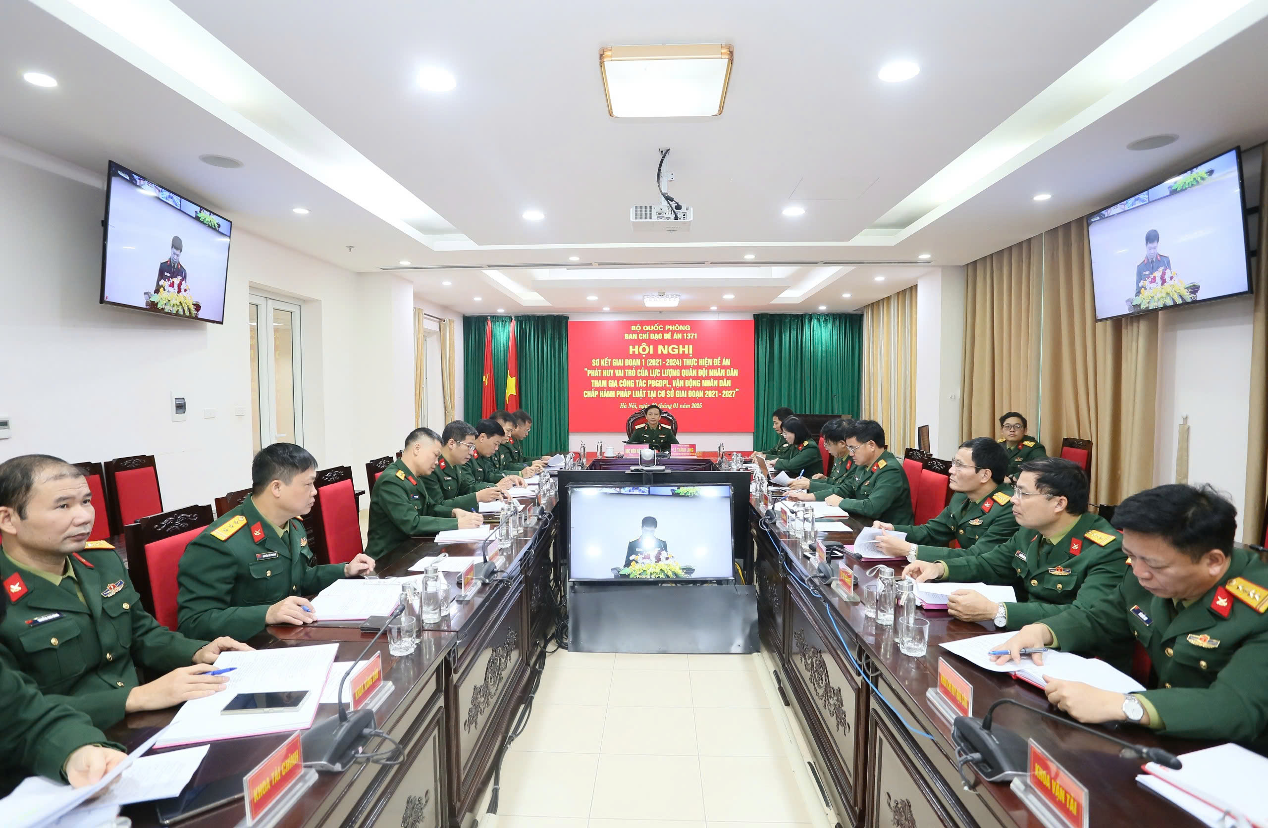 BỘ QUỐC PHÒNG TẶNG BẰNG KHEN CHO HỌC VIỆN HẬU CẦN TRONG THỰC HIỆN GIAI ĐOẠN 1 ĐỀ ÁN 1371