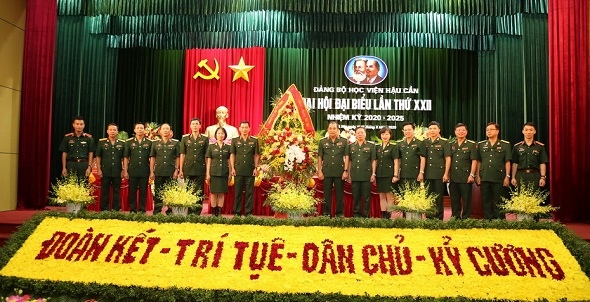 THEO NHỊP BƯỚC QUÂN HÀNH