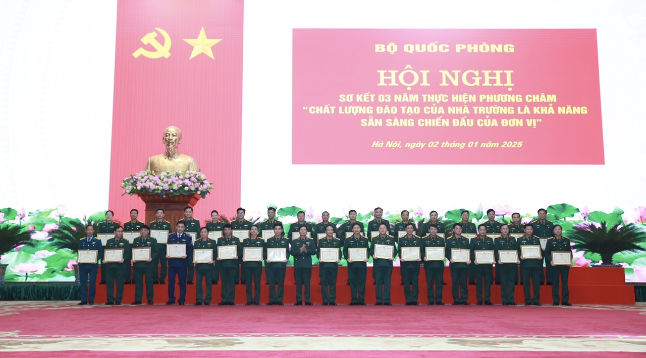 HỌC VIỆN HẬU CẦN MỘT TRONG NHỮNG ĐƠN VỊ DẪN ĐẦU TOÀN QUÂN VỀ THỰC HIỆN PHƯƠNG CHÂM “CHẤT LƯỢNG ĐÀO TẠO CỦA NHÀ TRƯỜNG LÀ KHẢ NĂNG SẴN SÀNG CHIẾN ĐẤU CỦA ĐƠN VỊ”