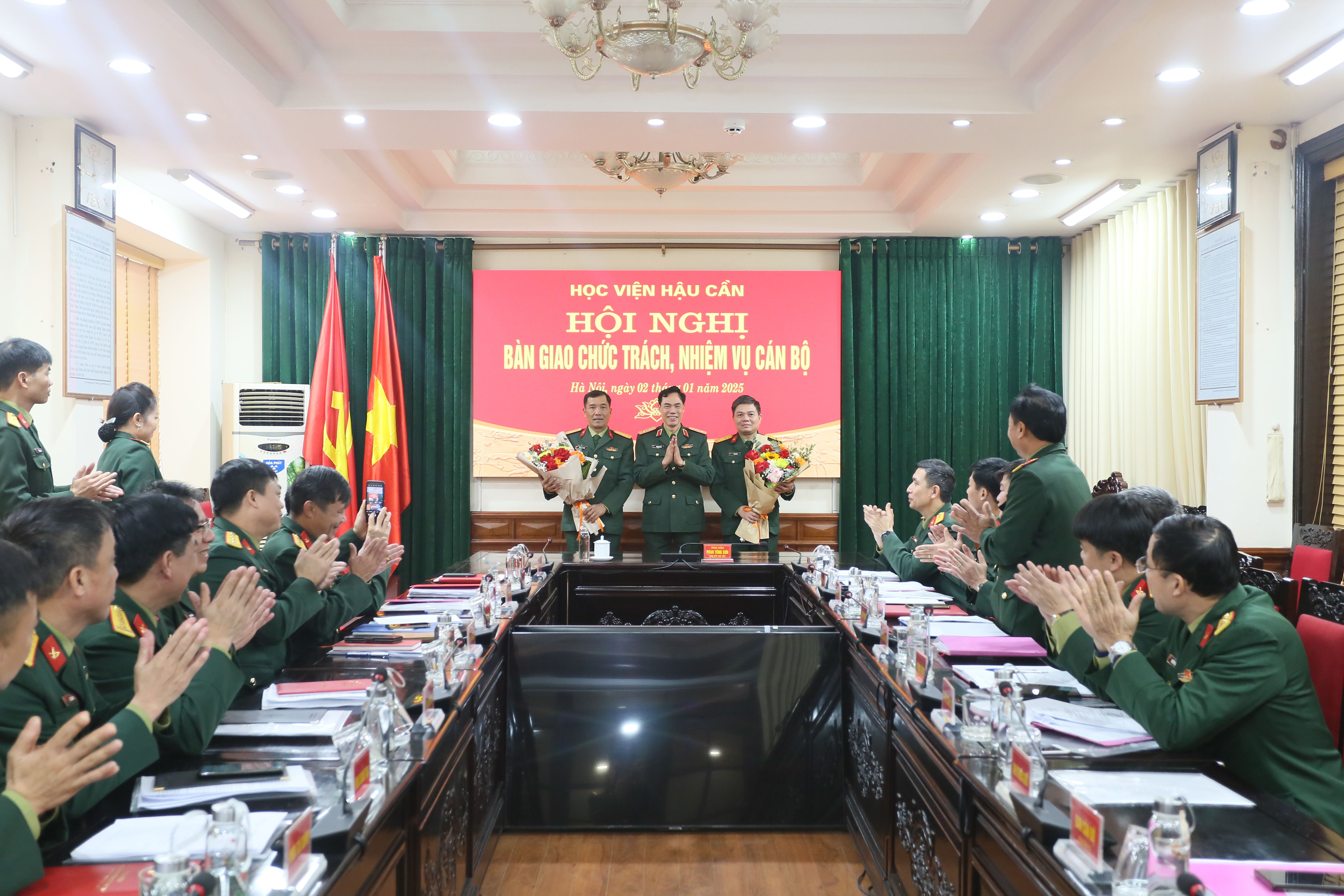 HỌC VIỆN HẬU CẦN TỔ CHỨC HỘI NGHỊ BÀN GIAO CHỨC TRÁCH, NHIỆM VỤ CÁN BỘ