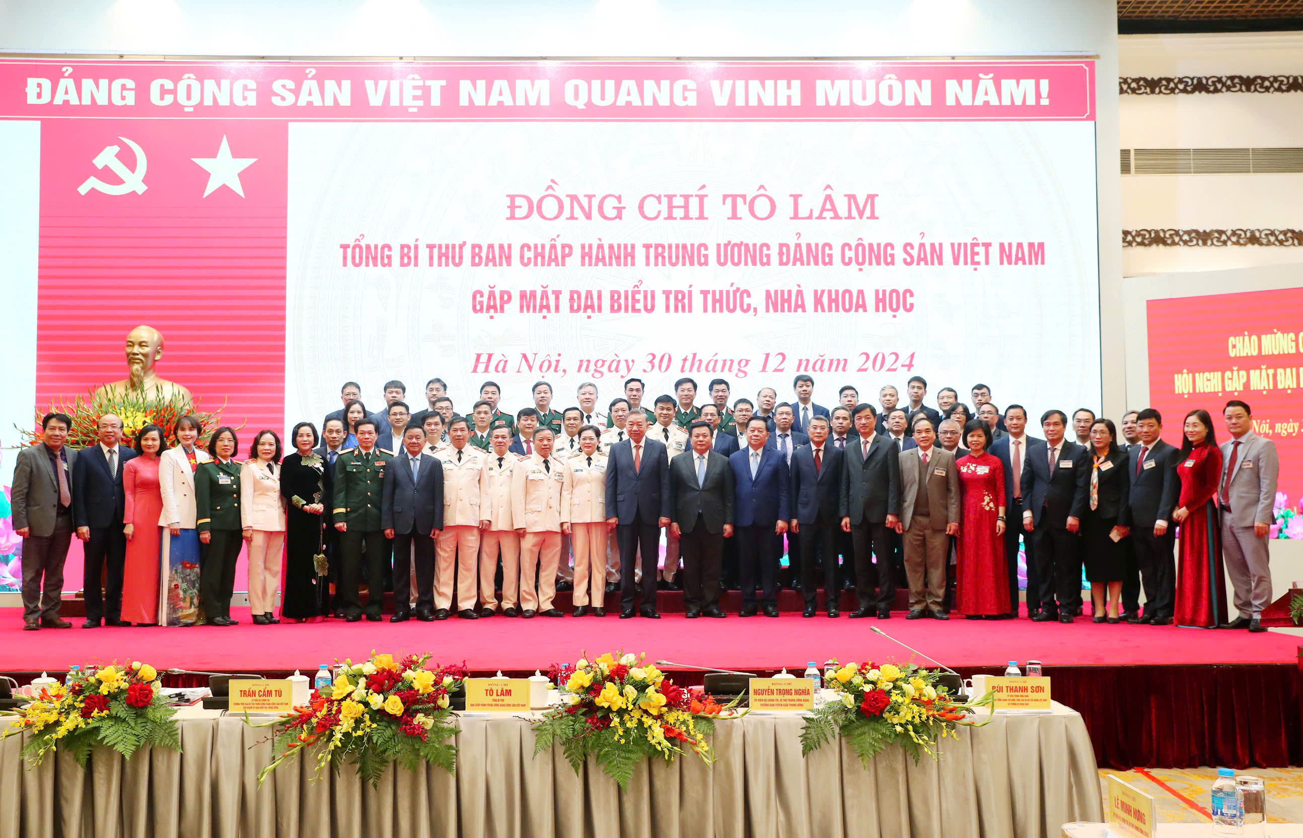 ĐỒNG CHÍ GIÁM ĐỐC HỌC VIỆN DỰ GẶP MẶT ĐẠI BIỂU TRÍ THỨC, NHÀ KHOA HỌC TRONG CẢ NƯỚC