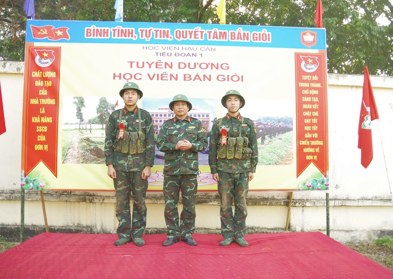 HỌC VIÊN NĂM THỨ NHẤT HOÀN THÀNH XUẤT SẮC KIỂM TRA BẮN SÚNG AK BÀI 1