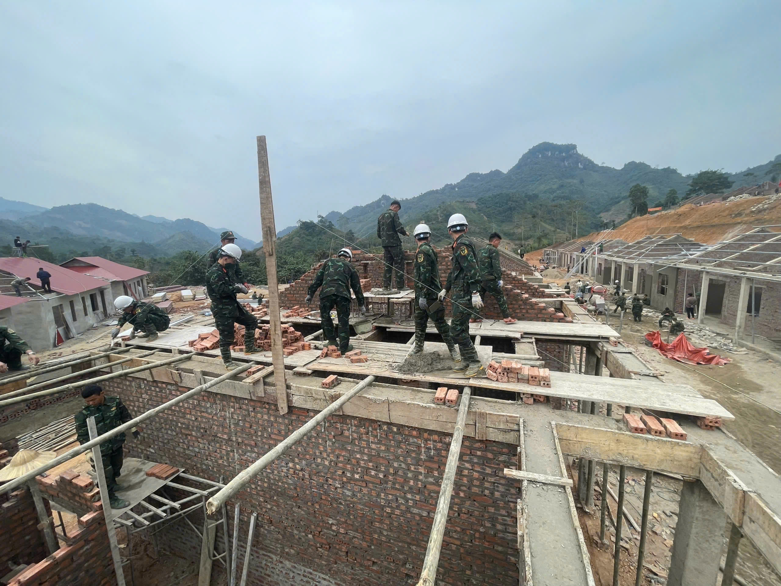 NHỮNG KỸ SƯ TƯƠNG LAI TRÊN CÔNG TRƯỜNG ĐẶC BIỆT