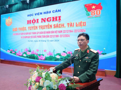 GẦN MỘT NGHÌN ĐẦU SÁCH ĐƯỢC TRƯNG BÀY PHỤC VỤ BẠN ĐỌC NHÂN DỊP 22/12 TẠI HỌC VIỆN HẬU CẦN