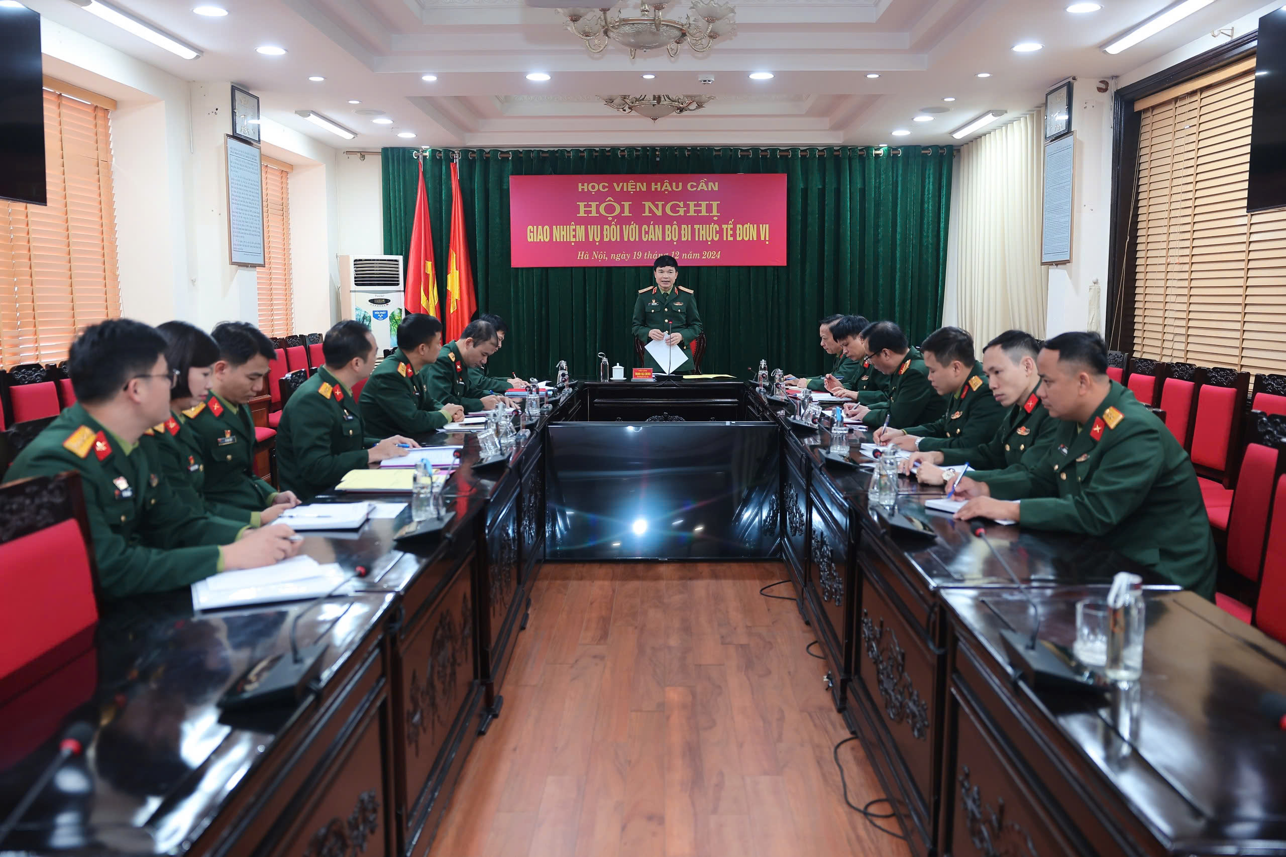 ĐƯA CÁN BỘ GẦN HƠN VỚI CÔNG TÁC BẢO ĐẢM HẬU CẦN, KỸ THUẬT, TÀI CHÍNH Ở CÁC ĐƠN VỊ CƠ SỞ TRONG TOÀN QUÂN