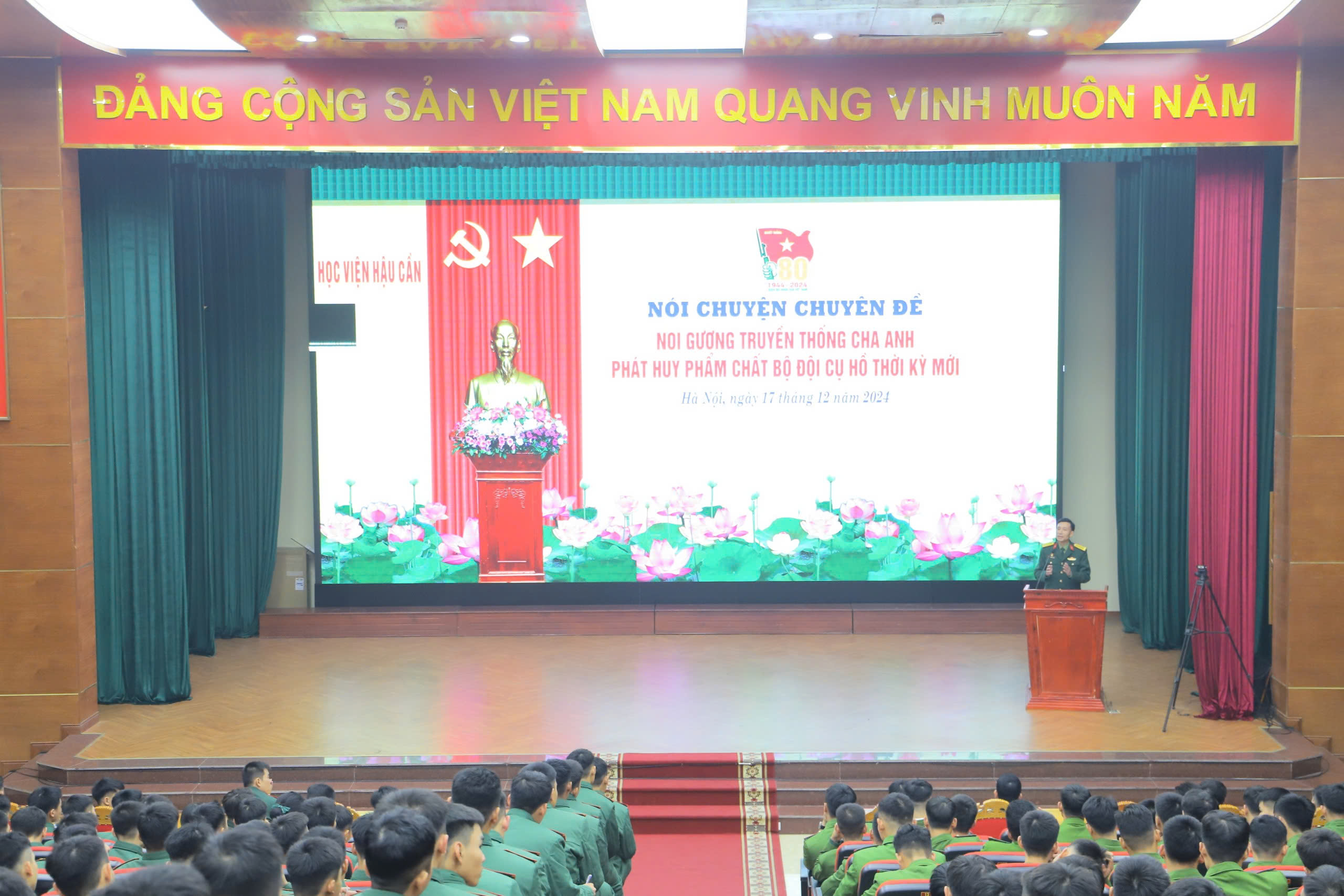 NOI GƯƠNG TRUYỀN THỐNG CHA ANH, PHÁT HUY PHẨM CHẤT “BỘ ĐỘI CỤ HỒ” THỜI KỲ MỚI