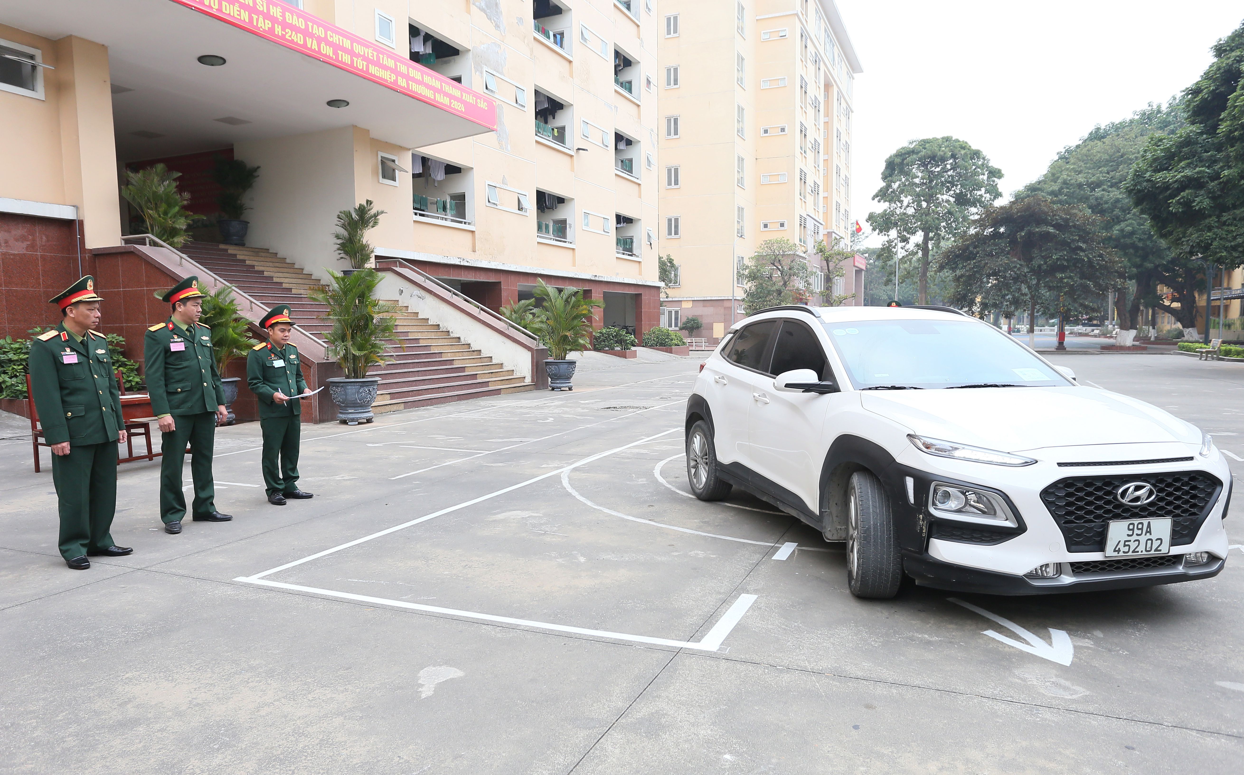 ĐỂ Ý THỨC TỰ GIÁC TRONG THAM GIA GIAO THÔNG TRỞ THÀNH NÉT ĐẸP VĂN HOÁ TRONG MỖI QUÂN NHÂN