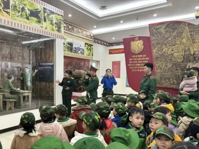 HÀNG NGÀN GIÁO VIÊN VÀ HỌC SINH CÁC TRƯỜNG HỌC TRÊN ĐỊA BÀN THAM QUAN, TRẢI NGHIỆM, HỌC TẬP TRUYỀN THỐNG TẠI HỌC VIỆN HẬU CẦN