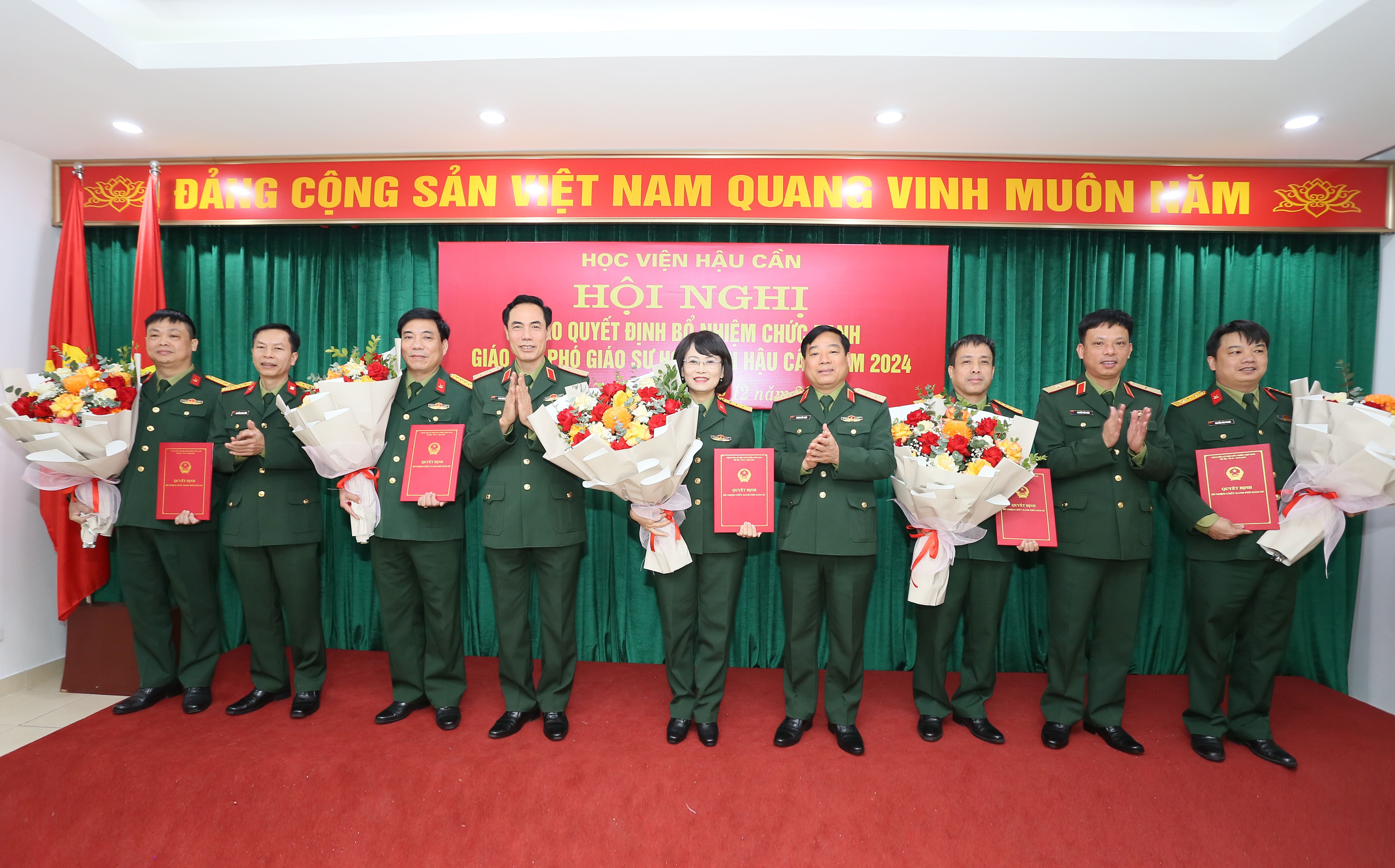 HỌC VIỆN HẬU CẦN CÓ 06 CÁN BỘ, NHÀ GIÁO ĐƯỢC BỔ NHIỆM CHỨC DANH GIÁO SƯ, PHÓ GIÁO SƯ NĂM 2024