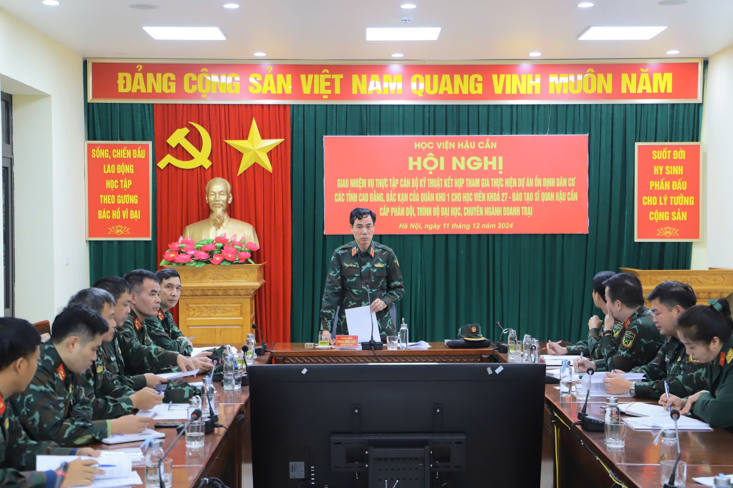 ĐỂ MỘT MAI SẢI CÁNH BỐN PHƯƠNG TRỜI