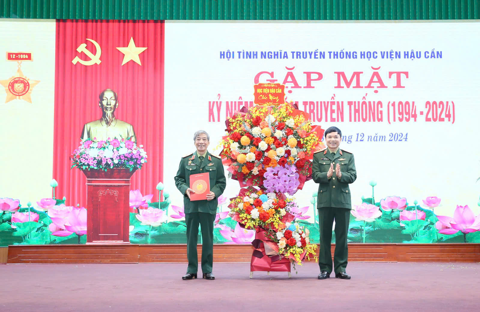 PHÁT HUY TRUYỀN THỐNG, CHAN CHỨA NGHĨA TÌNH