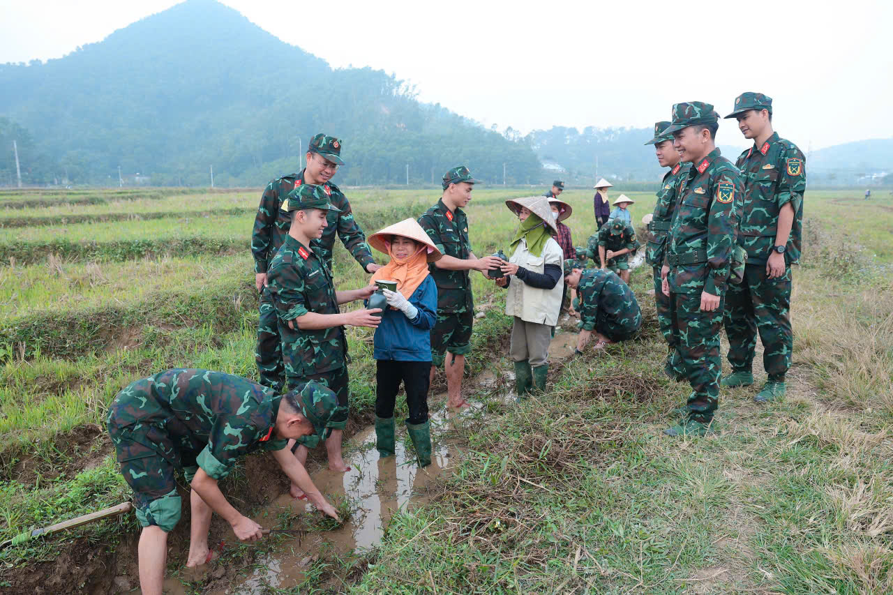 “XANH MÀU ÁO HẬU CẦN TRÊN QUÊ HƯƠNG XỨ ĐOÀI”