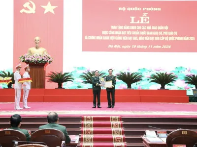 NHIỀU NHÀ GIÁO TIÊU BIỂU CỦA HỌC VIỆN HẬU CẦN ĐƯỢC BỘ QUỐC PHÒNG TÔN VINH, KHEN THƯỞNG