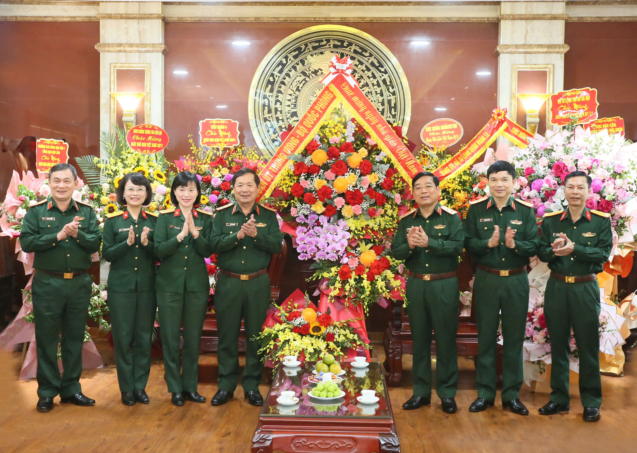 QUÂN ỦY TRUNG ƯƠNG, BỘ QUỐC PHÒNG CHÚC MỪNG HỌC VIỆN HẬU CẦN NHÂN NGÀY NHÀ GIÁO VIỆT NAM 20-11