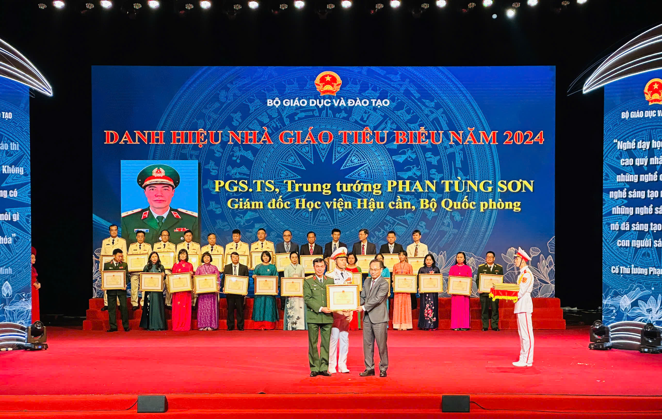 TRAO TẶNG DANH HIỆU NHÀ GIÁO NHÂN DÂN, NHÀ GIÁO ƯU TÚ VÀ TUYÊN DƯƠNG NHÀ GIÁO, CÁN BỘ QUẢN LÝ GIÁO DỤC TIÊU BIỂU NĂM 2024