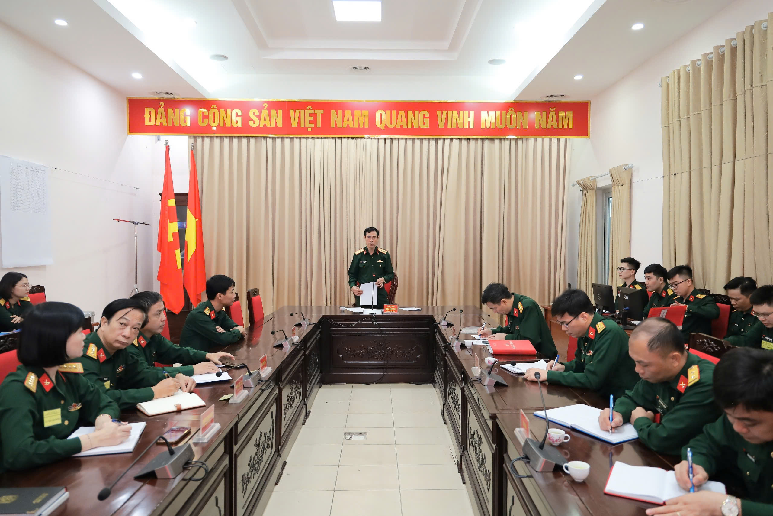 HỌC VIÊN KHÓA 26 ĐÀO TẠO SĨ QUAN HẬU CẦN CẤP PHÂN ĐỘI TRÌNH ĐỘ ĐẠI HỌC, CHUYÊN NGÀNH DOANH TRẠI – XÂY DỰNG DÂN DỤNG VÀ CÔNG NGHIỆP THI TỐT NGHIỆP MÔN LÝ THUYẾT  CHUYÊN NGÀNH TỔNG HỢP