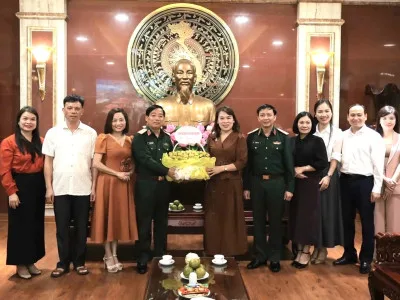 ĐOÀN ĐẠI BIỂU TỈNH THÁI NGUYÊN THĂM, CHÚC MỪNG HỌC VIỆN HẬU CẦN NHÂN NGÀY NHÀ GIÁO VIỆT NAM 20/11