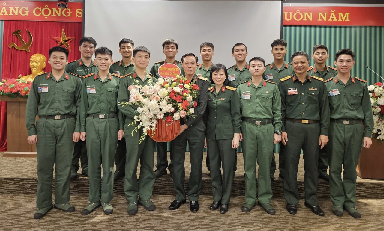 GIÁM ĐỐC HỌC VIỆN THĂM, ĐỘNG VIÊN ĐỘI TUYỂN OLYMPIC TIẾNG ANH HỌC VIỆN THAM GIA HỘI THI CẤP TOÀN QUÂN