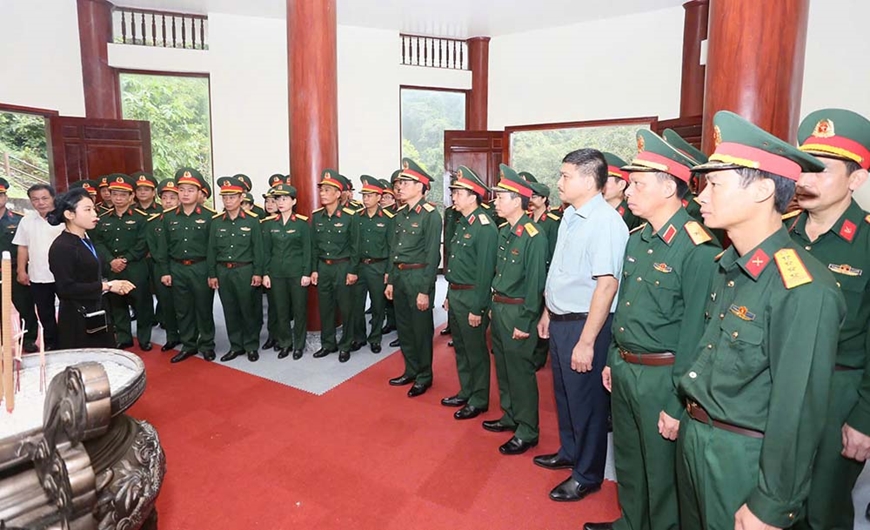 NÂNG CAO KIẾN THỨC, KINH NGHIỆM THỰC TIỄN CHO ĐỘI NGŨ NHÀ GIÁO