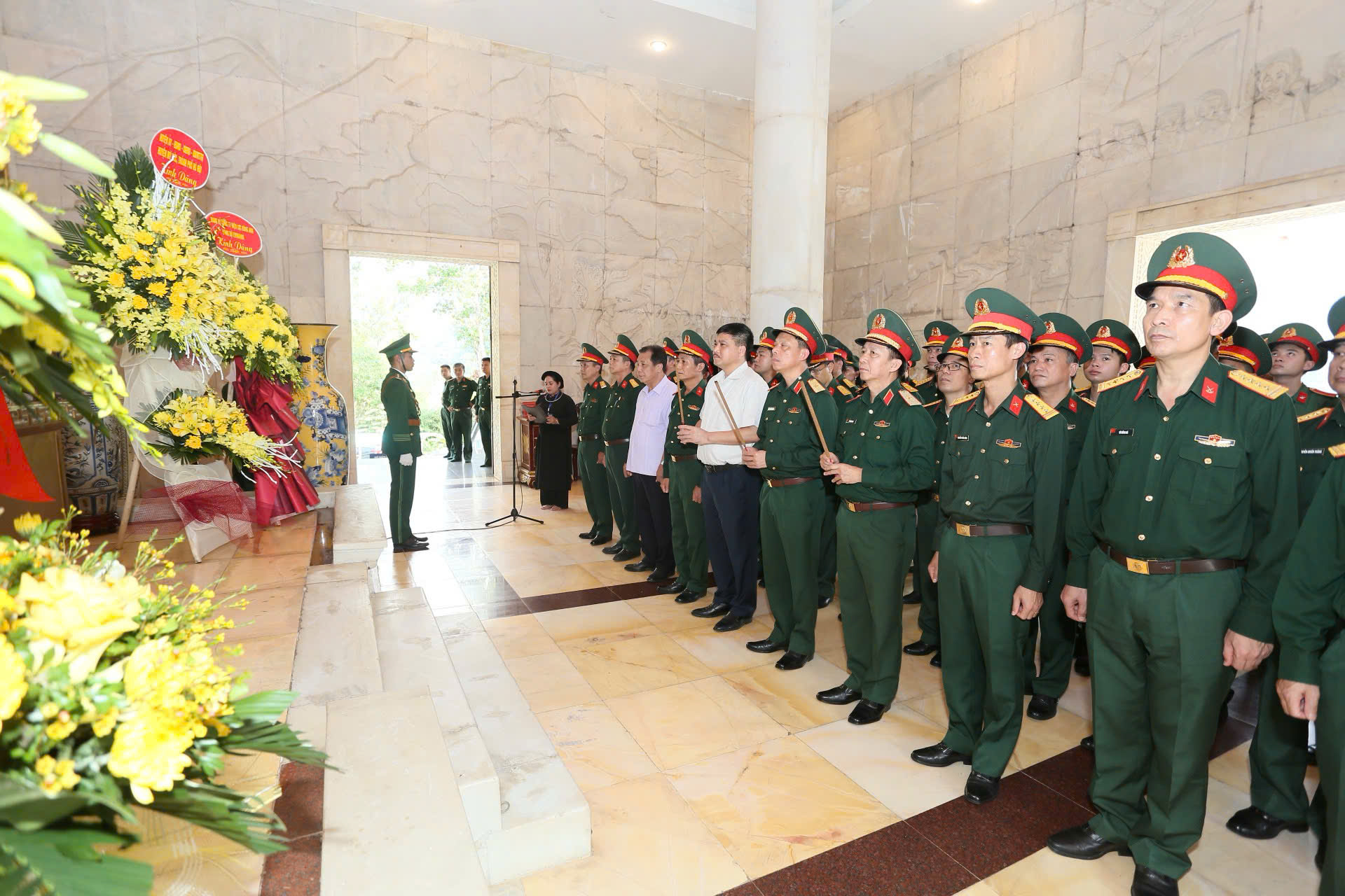 ĐOÀN CÔNG TÁC HỌC VIỆN HẬU CẦN THAM QUAN, HỌC TẬP TRUYỀN THỐNG TẠI CAO BẰNG