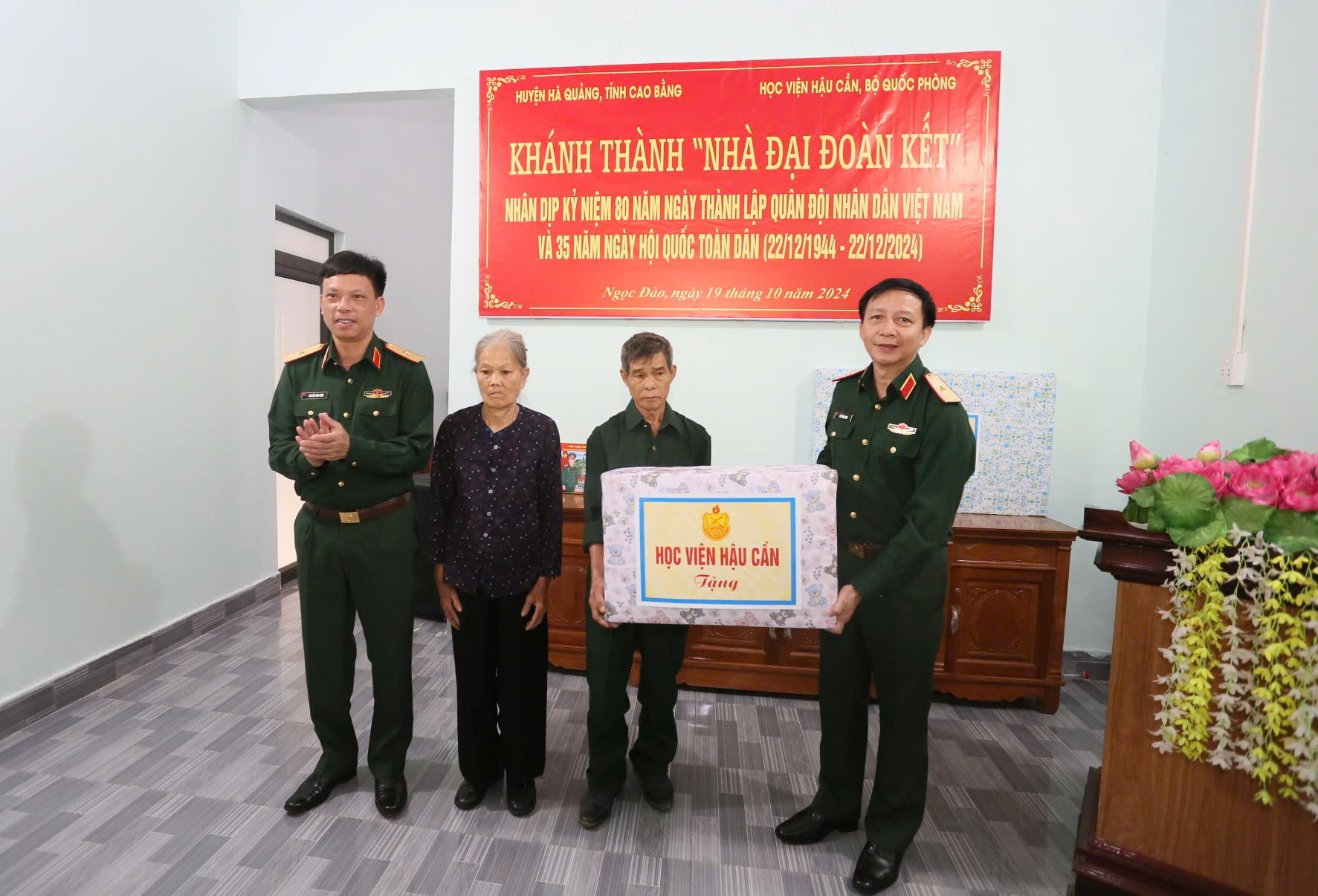 HỌC VIỆN HẬU CẦN KHÁNH THÀNH VÀ BÀN GIAO “NHÀ ĐẠI ĐOÀN KẾT” TẠI TỈNH CAO BẰNG